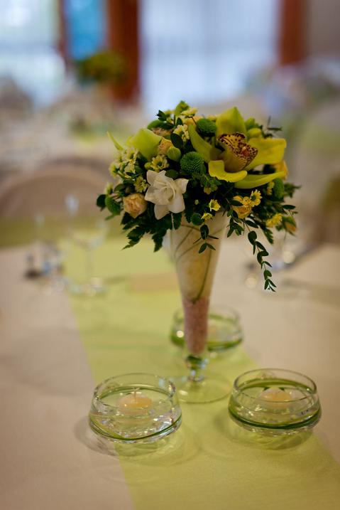 esküvői asztaldísz orchideával